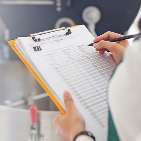 Professional kitchen cleaning: Checklists, products & best practices