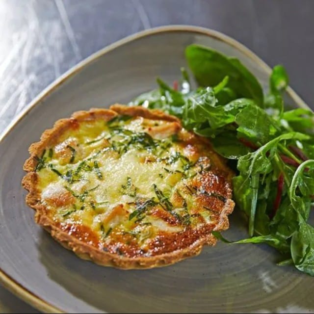 Coronation chicken quiche