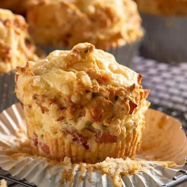 Smoked ham, cheese & chive muffin Smoked ham, cheese & chive muffin