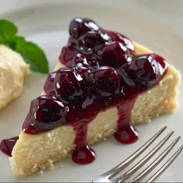 White chocolate and cherry cheesecake White chocolate and cherry cheesecake