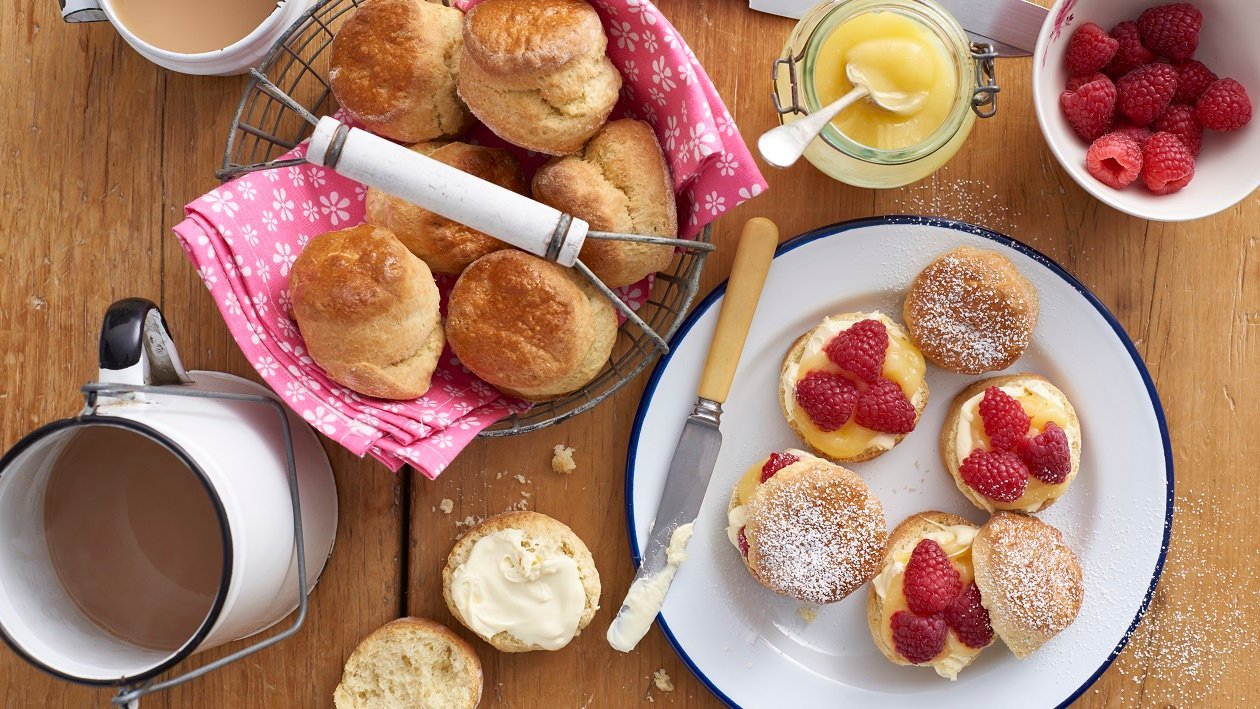Lemon curd raspberry scones – recipe Lemon curd raspberry scones – recipe