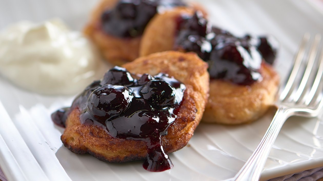 Banana fritters with blueberry compote – recipe