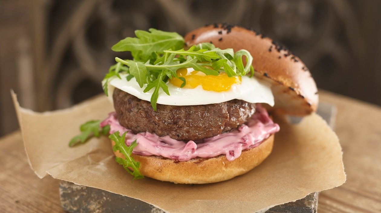 Australian burger with fried egg, beetroot and rocket – recipe