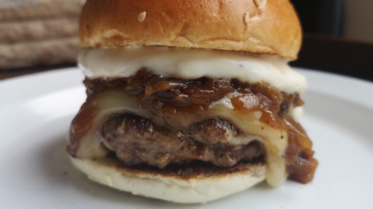 El Perro Negro - Tallegio + black truffle mayo burger – recipe El Perro Negro - Tallegio + black truffle mayo burger – recipe
