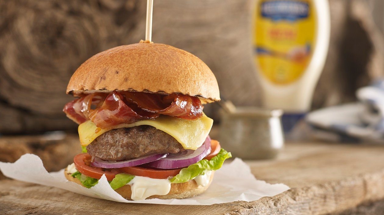 Maple & beer bacon burger – recipe Maple & beer bacon burger – recipe