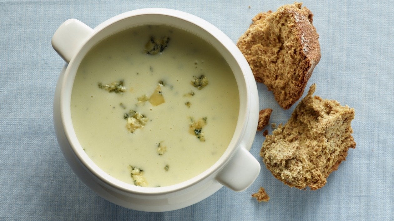 Asparagus & blue cheese soup – recipe