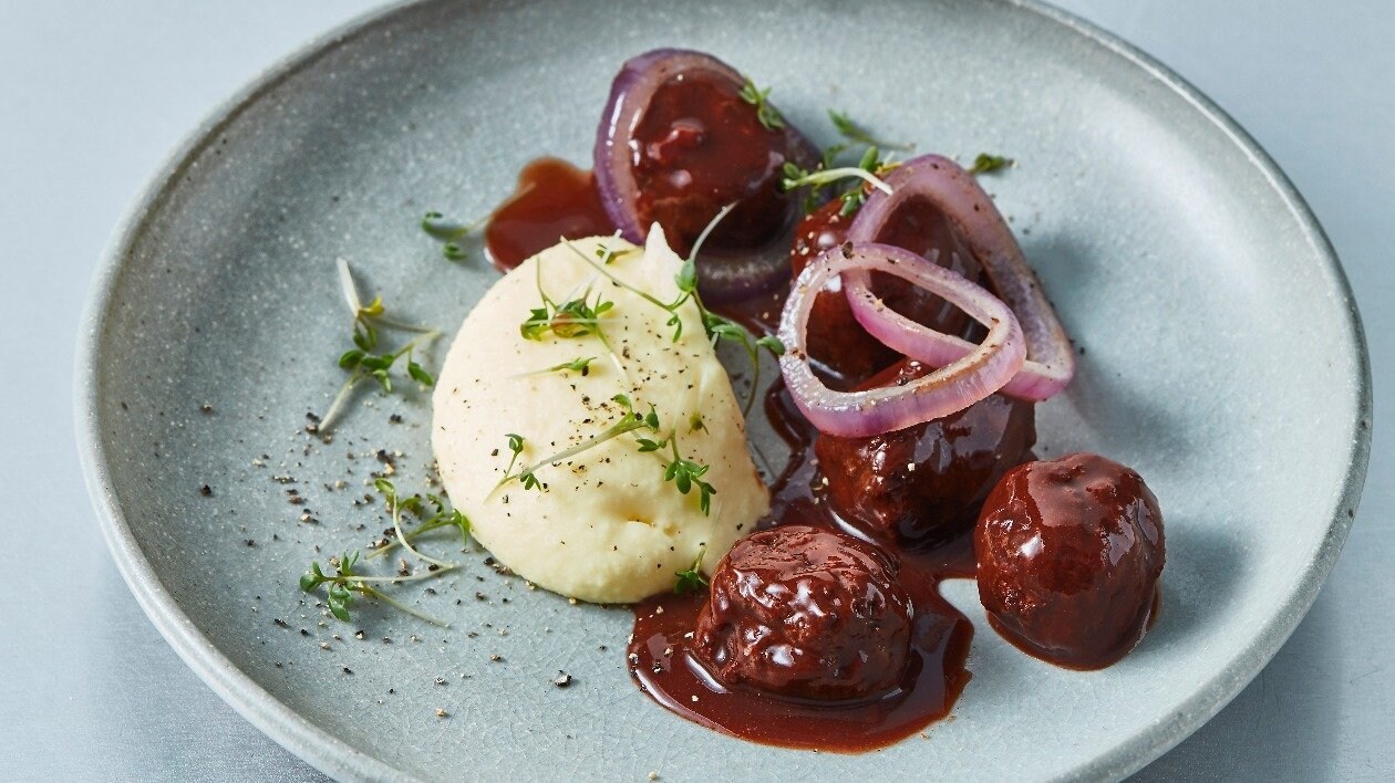 The Vegetarian Butcher Meatballs, garlic mash and red wine thyme sauce – recipe